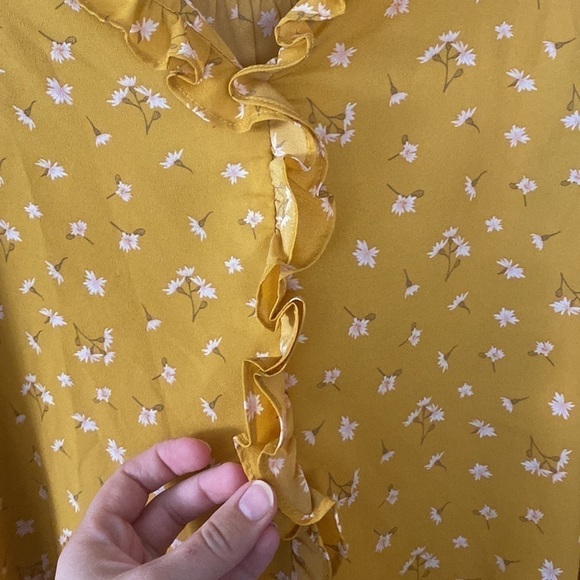 Gap Floral Blouse 100% polyester - Picture 4 of 5